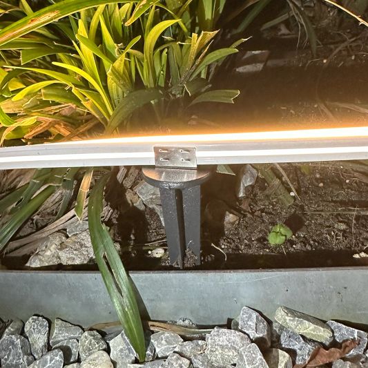 9 meter Neon LED flex Midi Recht Warm Wit - complete set neon verlichting met grondspiezen