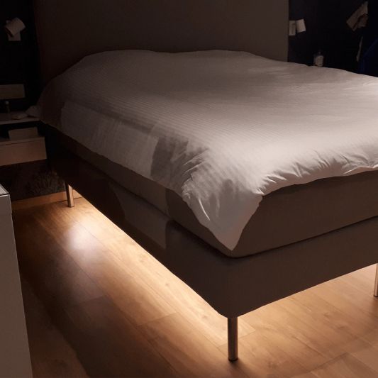 Bedverlichting 2 zijden complete set 1 meter LED strip warm wit met bewegingssensor