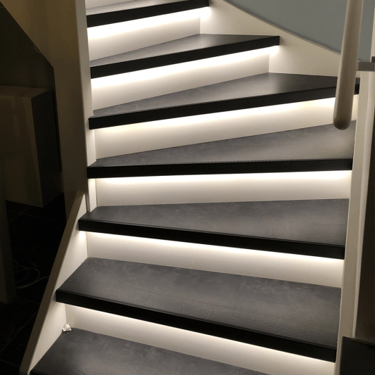 Losse trapverlichting led strip in profiel Helder Wit