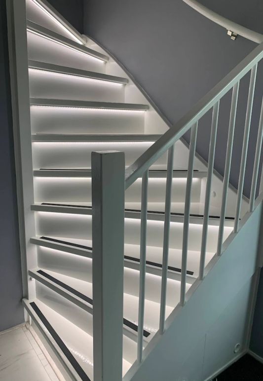 Trapverlichting Led strip Helder Wit 130 CM – Complete set inclusief profiel