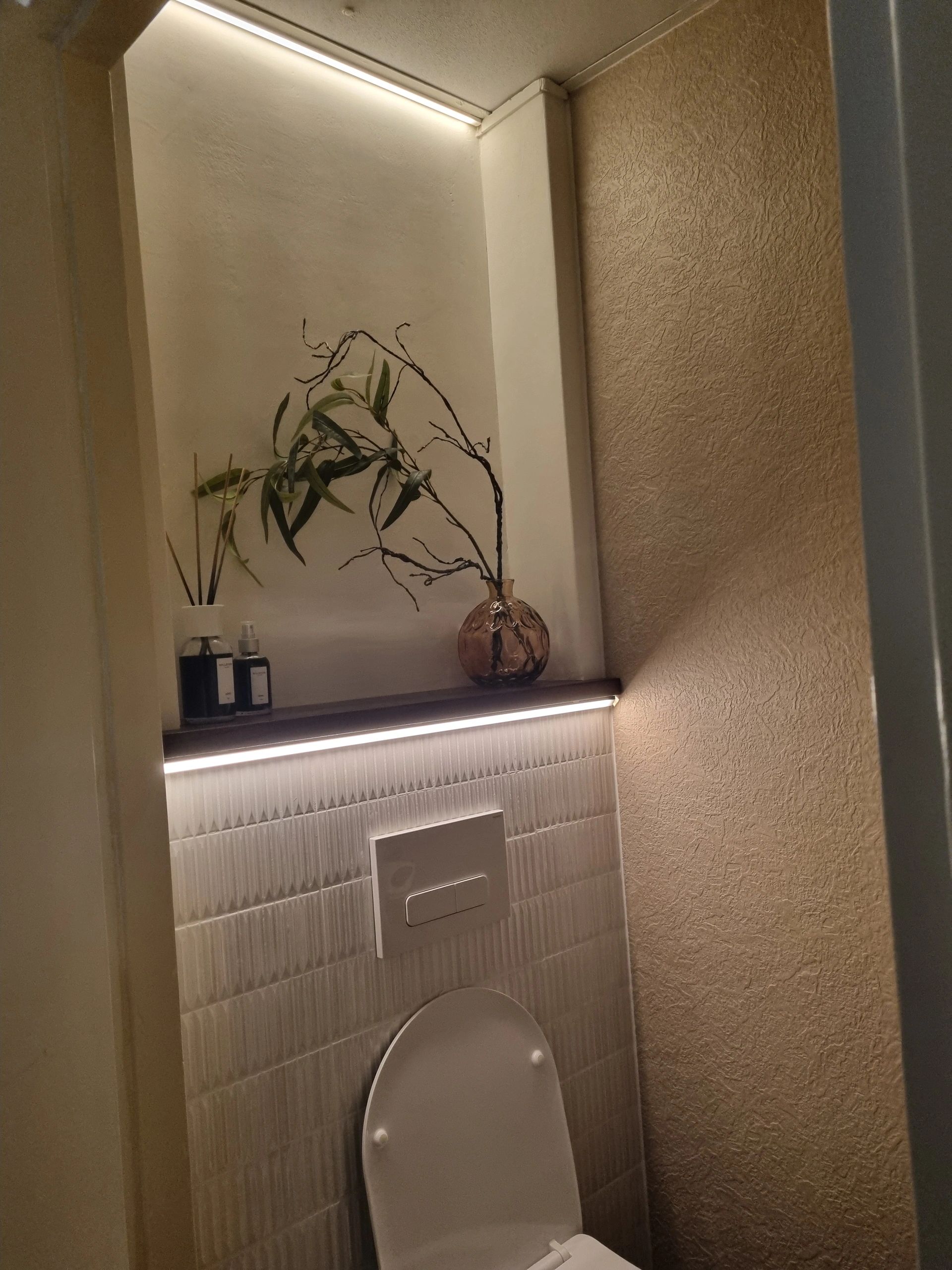 Bedverlichting 1 zijde complete set 2 meter LED strip warm wit met bewegingssensor en hoekprofiel