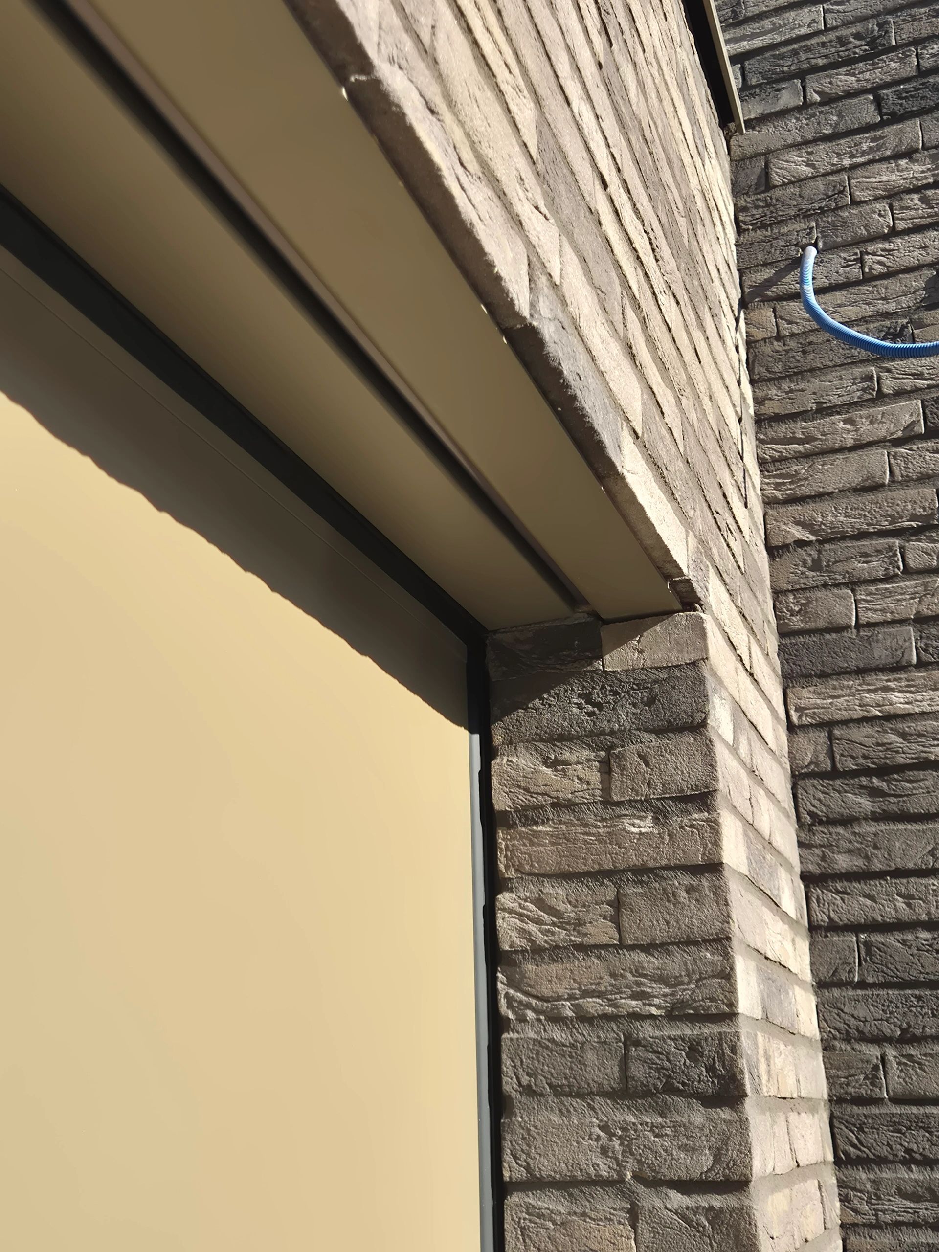 Aluminium ledstrip profiel zwart opbouw 3M - 7 mm hoog - compleet met afdekkap