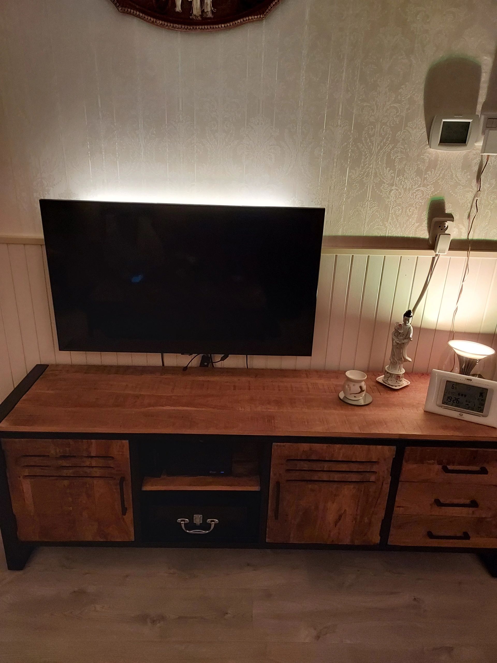 TV backlight set met 1 RGBWW ledstrip voor TV’s <32 inch