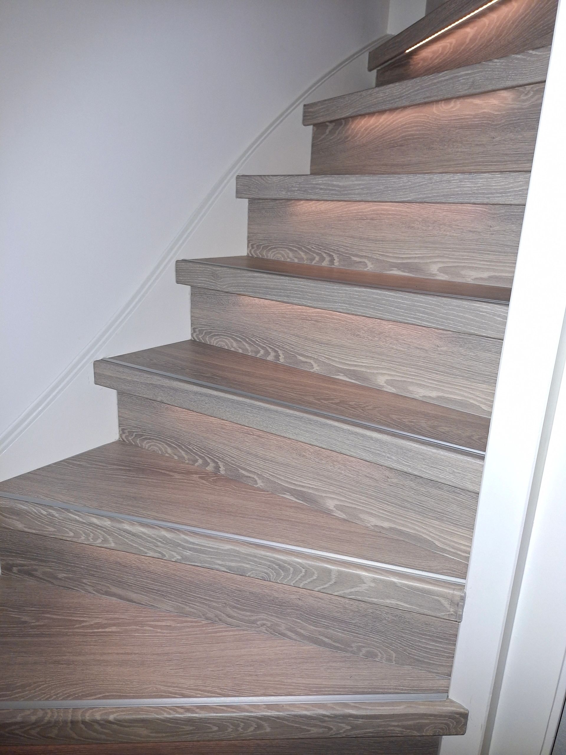 Dynamische trapverlichting controller inclusief sensoren en afstandsbediening - 12 programma's