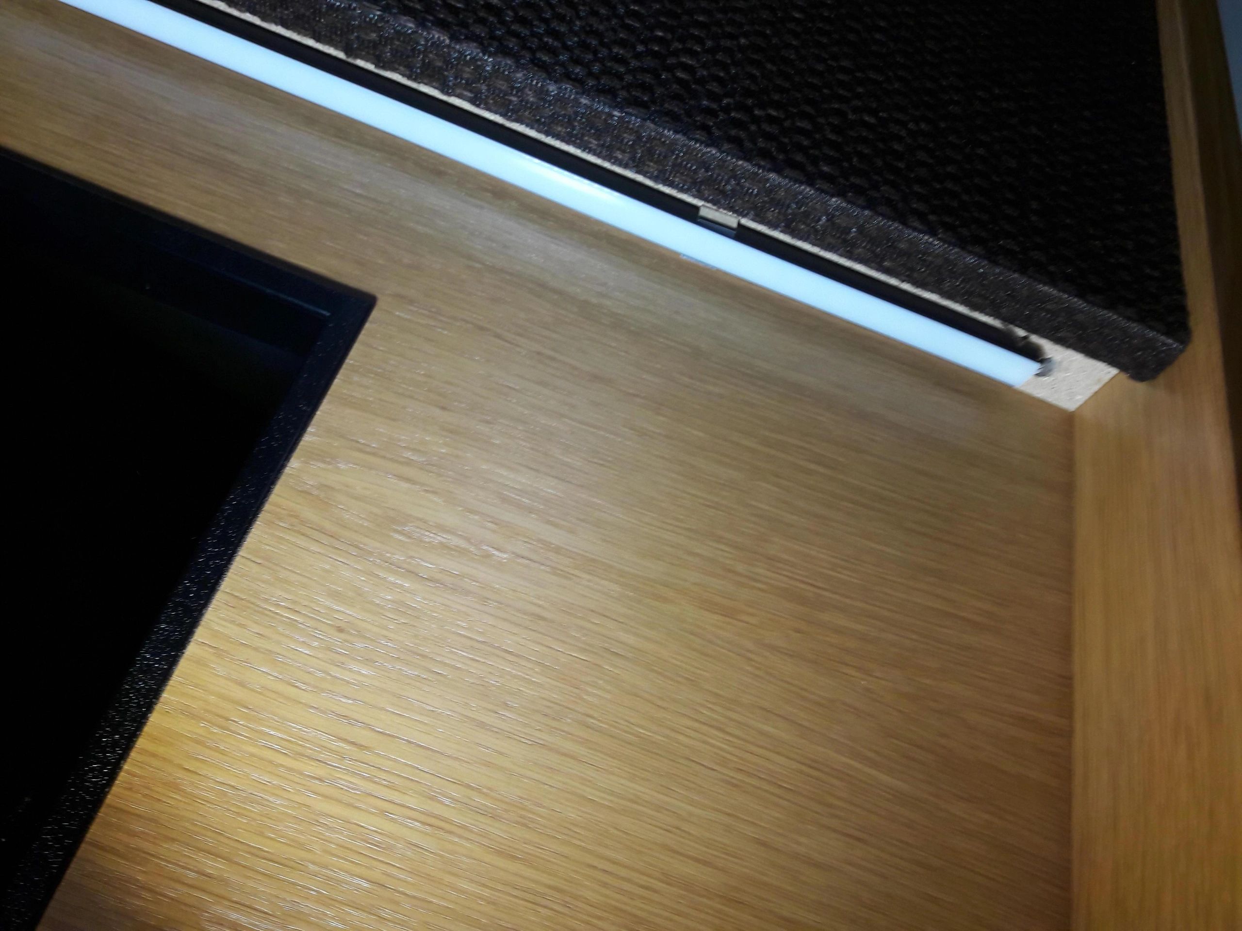 Aluminium ledstrip profiel zwart opbouw 1M - 7 mm hoog - compleet met afdekkap