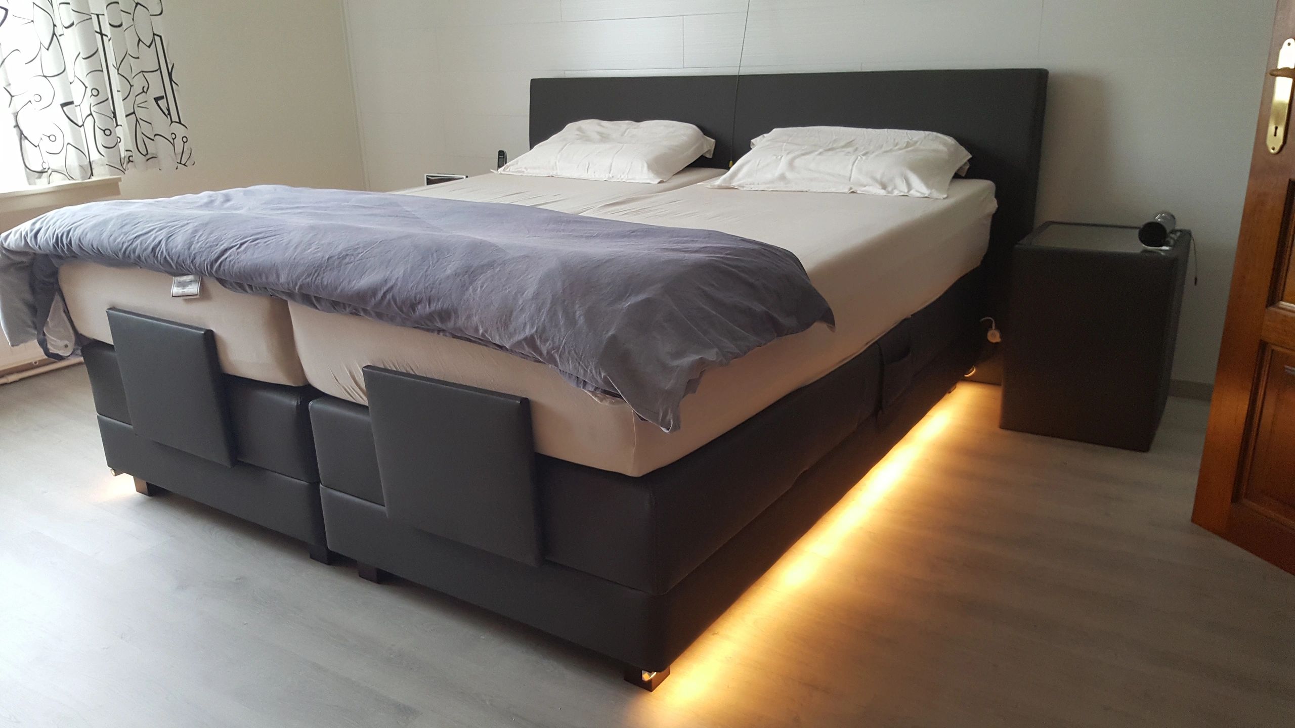 Bedverlichting 2 zijden complete set 2 meter LED strip warm wit met bewegingssensor en hoekprofiel