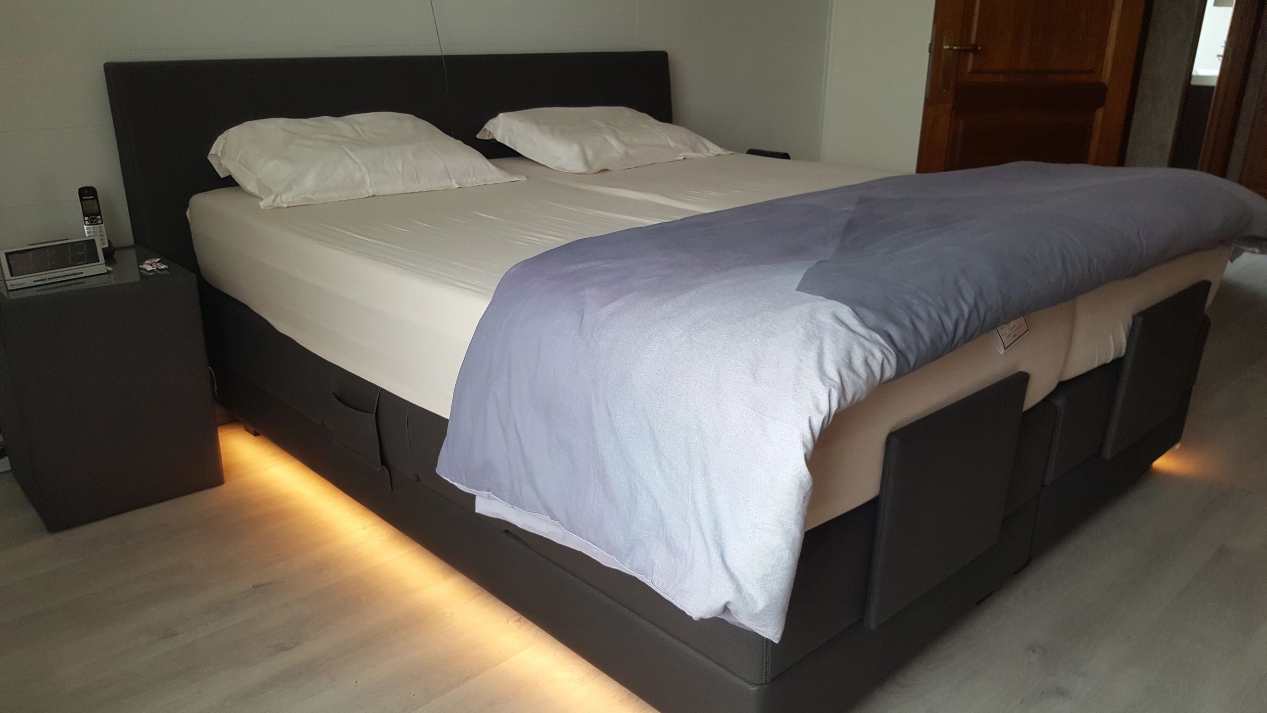 Bedverlichting 2 zijden complete set 2 meter LED strip warm wit met bewegingssensor en hoekprofiel