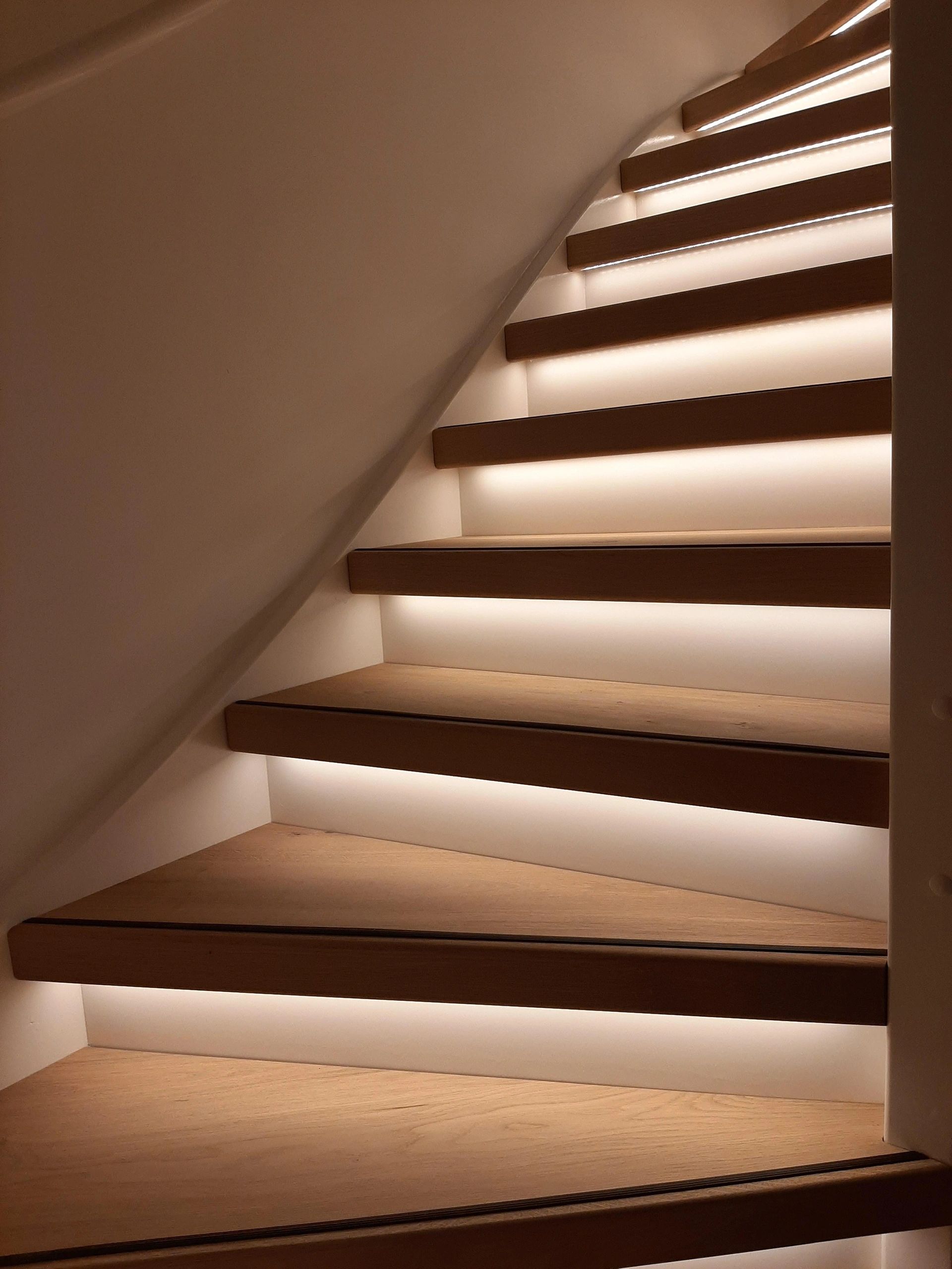 Trapverlichting Led strip Warm Wit 130 CM – Complete set inclusief profiel