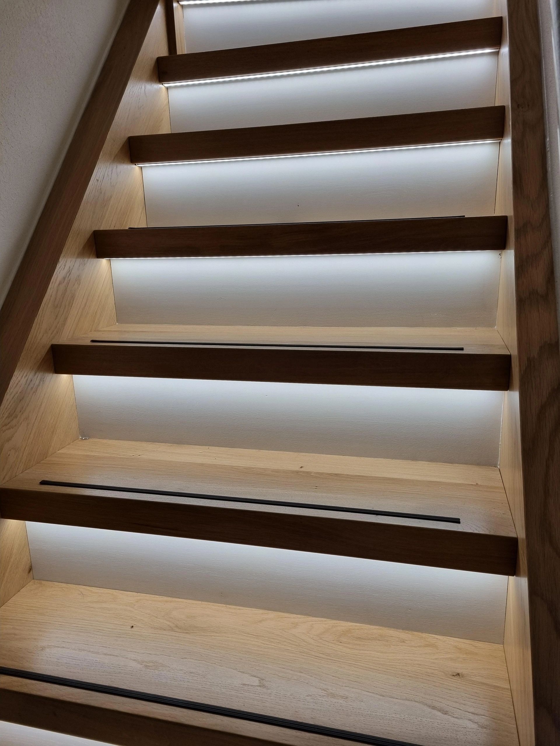 Trapverlichting Led strip Helder Wit 130 CM – Complete set inclusief profiel