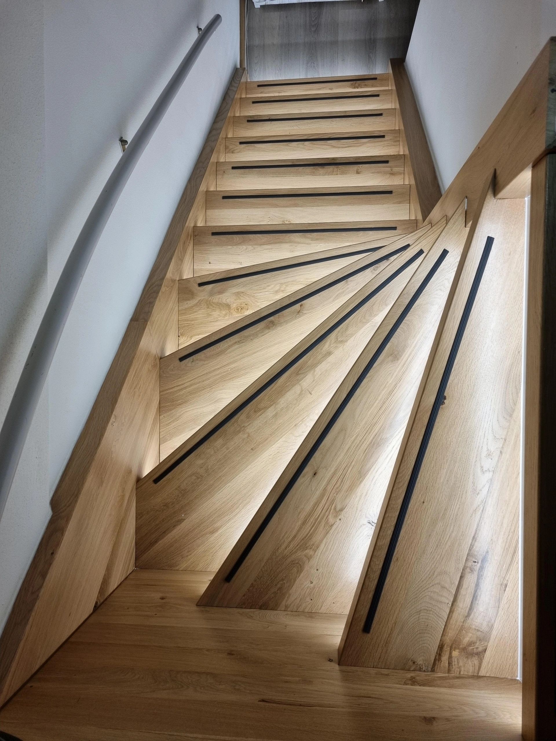 Trapverlichting Led strip Helder Wit 130 CM – Complete set inclusief profiel