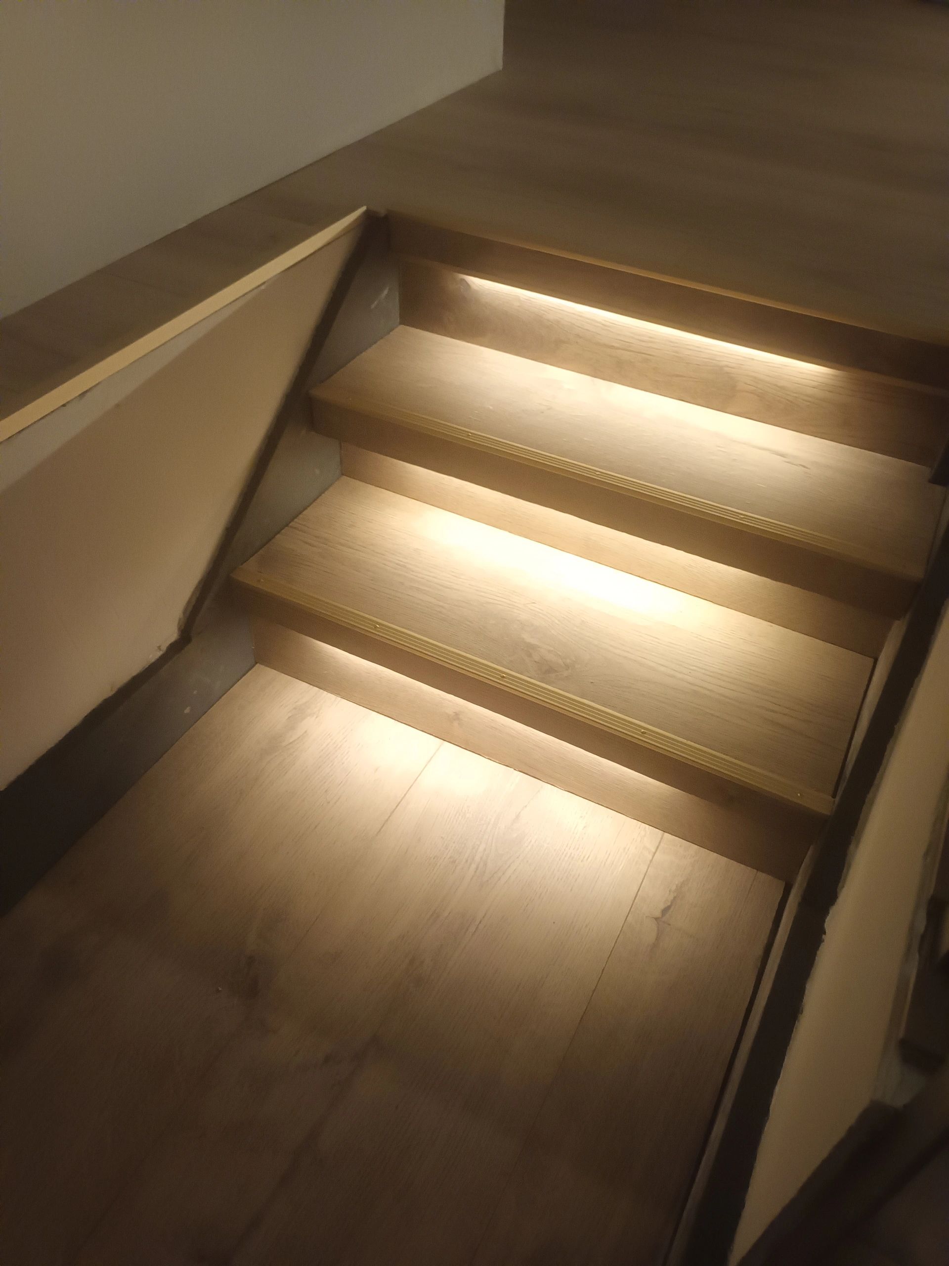 Trapverlichting COB led strip Warm Wit 50 CM – Complete set inclusief profiel