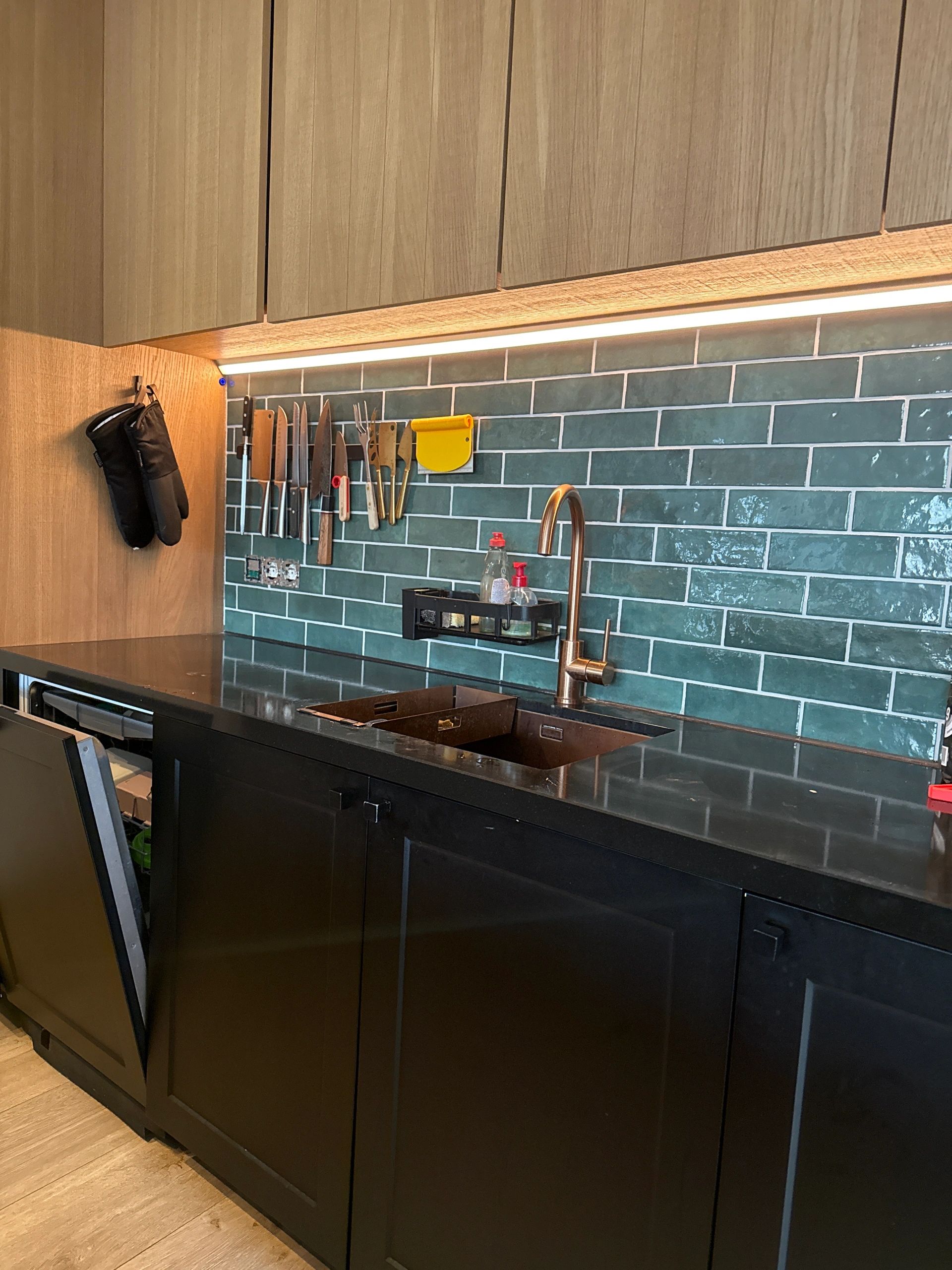 Aluminium ledstrip hoekprofiel zwart 3M breed - Compleet met afdekkap