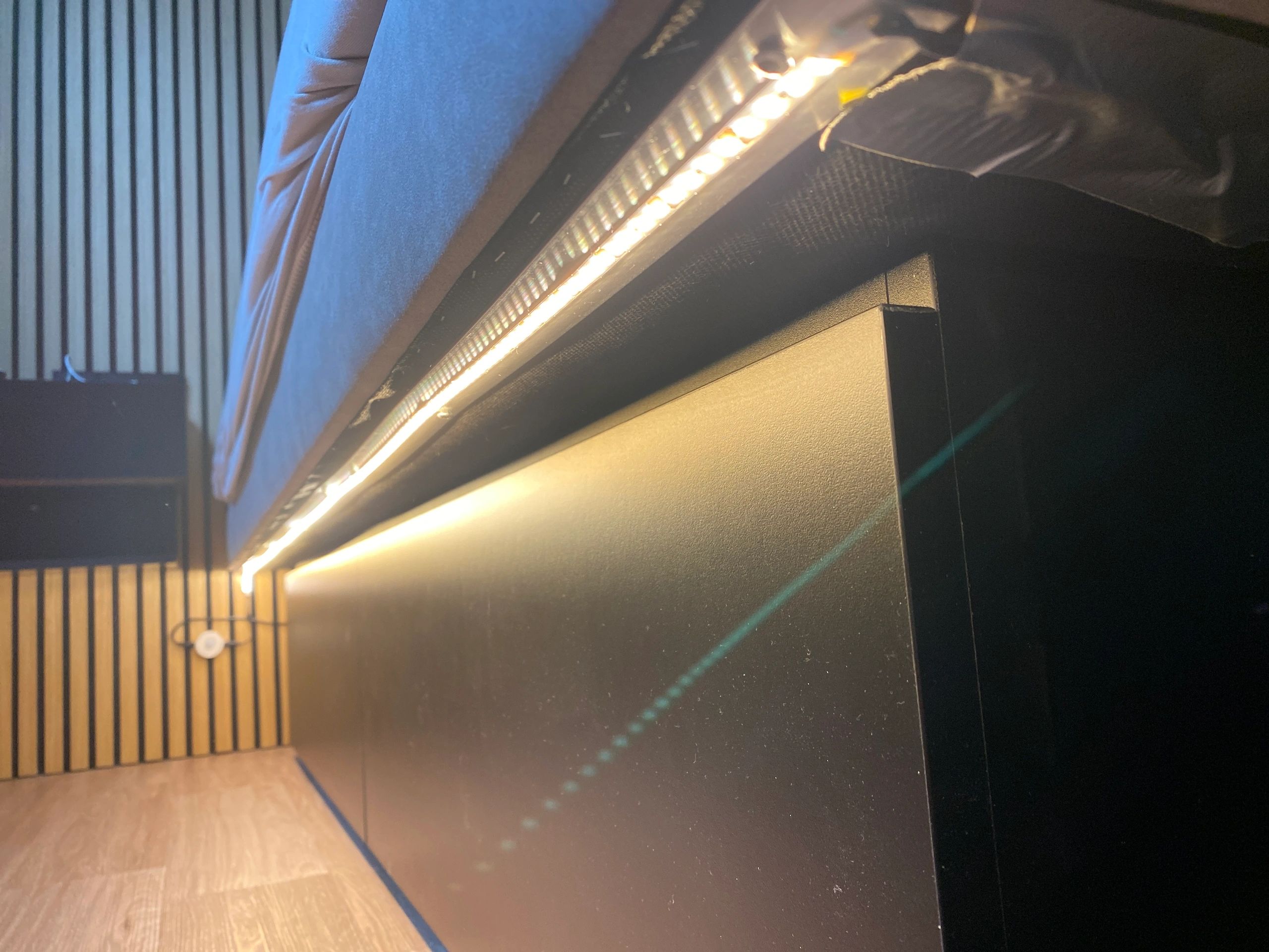 Bedverlichting 2 zijden complete set 2 meter LED strip warm wit met bewegingssensor