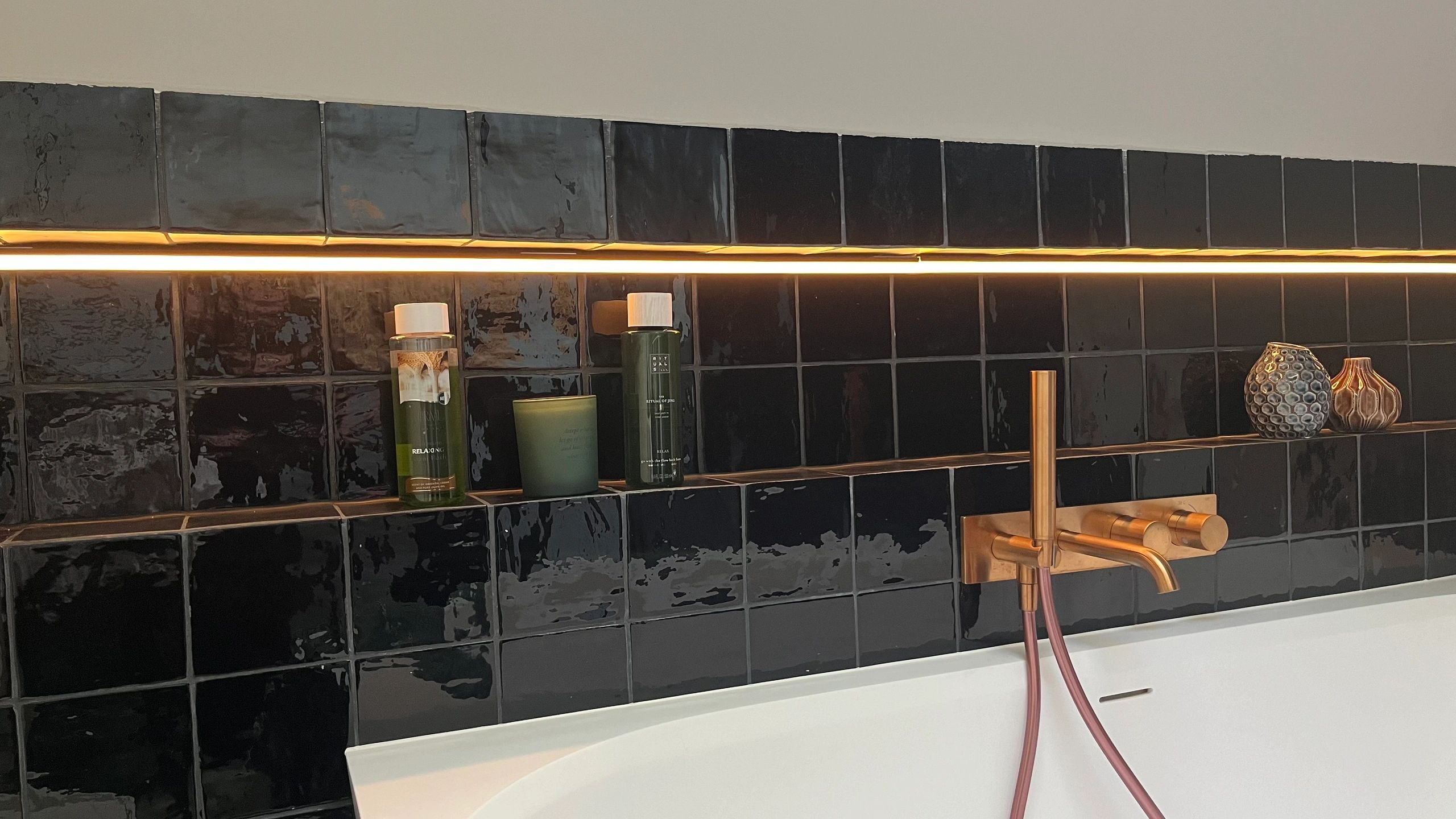 Ledstrip hoekprofiel zwart - Slim line - compleet inclusief afdekkap 3 meter