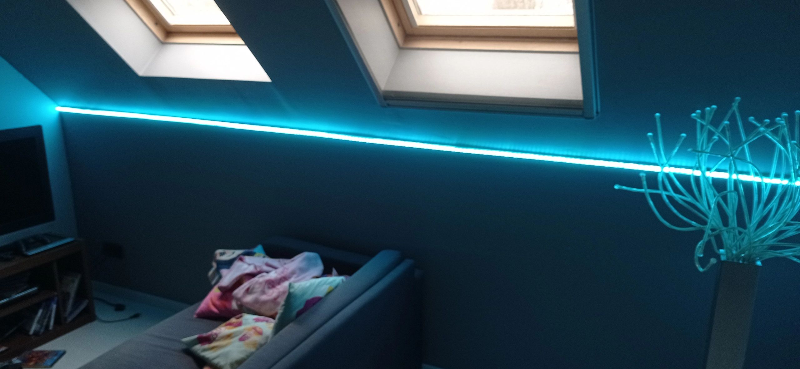 Aluminium ledstrip profiel zwart opbouw 4M - 7 mm hoog - compleet met afdekkap