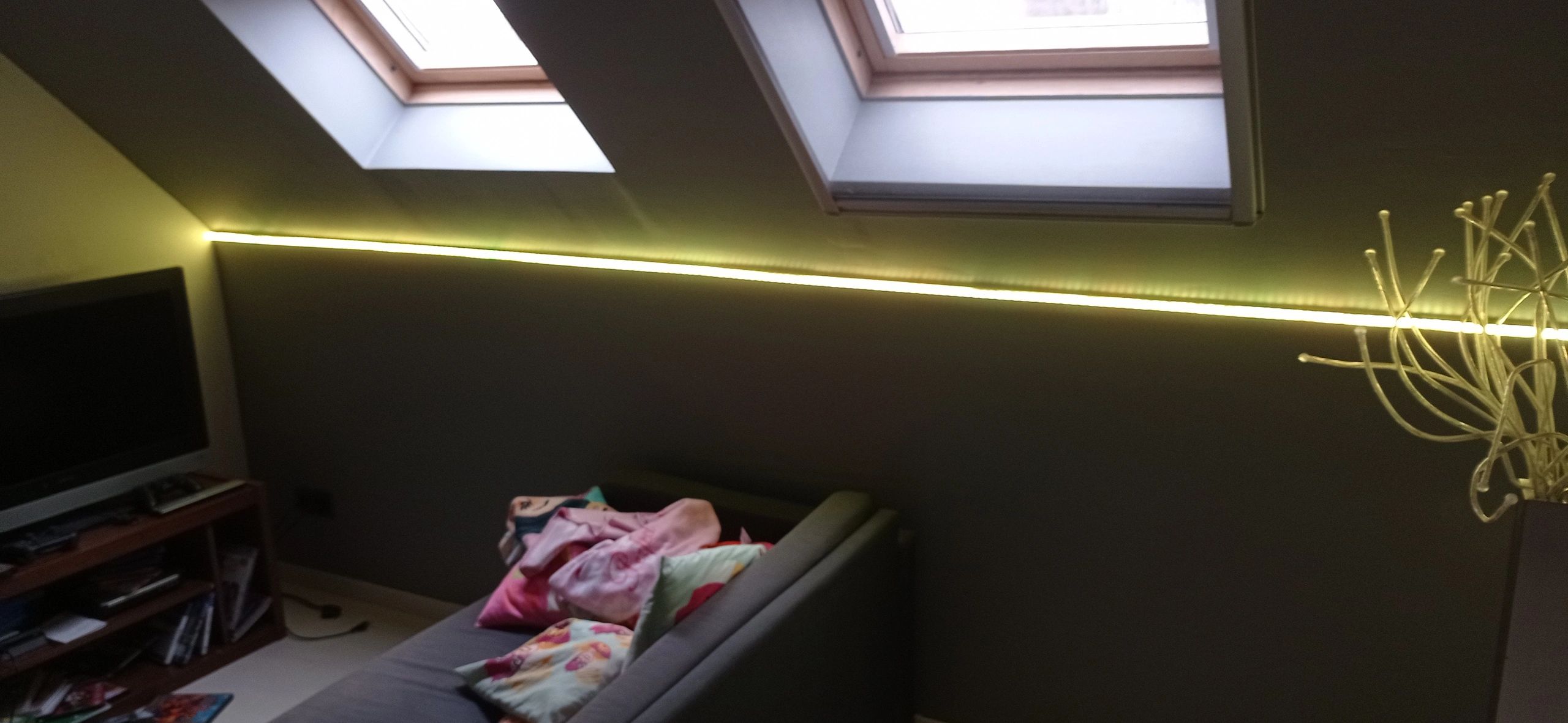 Aluminium ledstrip profiel zwart opbouw 4M - 7 mm hoog - compleet met afdekkap