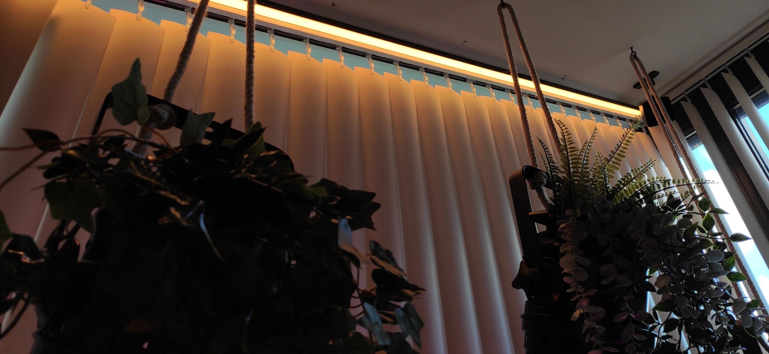Aluminium ledstrip profiel zwart opbouw 2M - 15 mm hoog - compleet met afdekkap