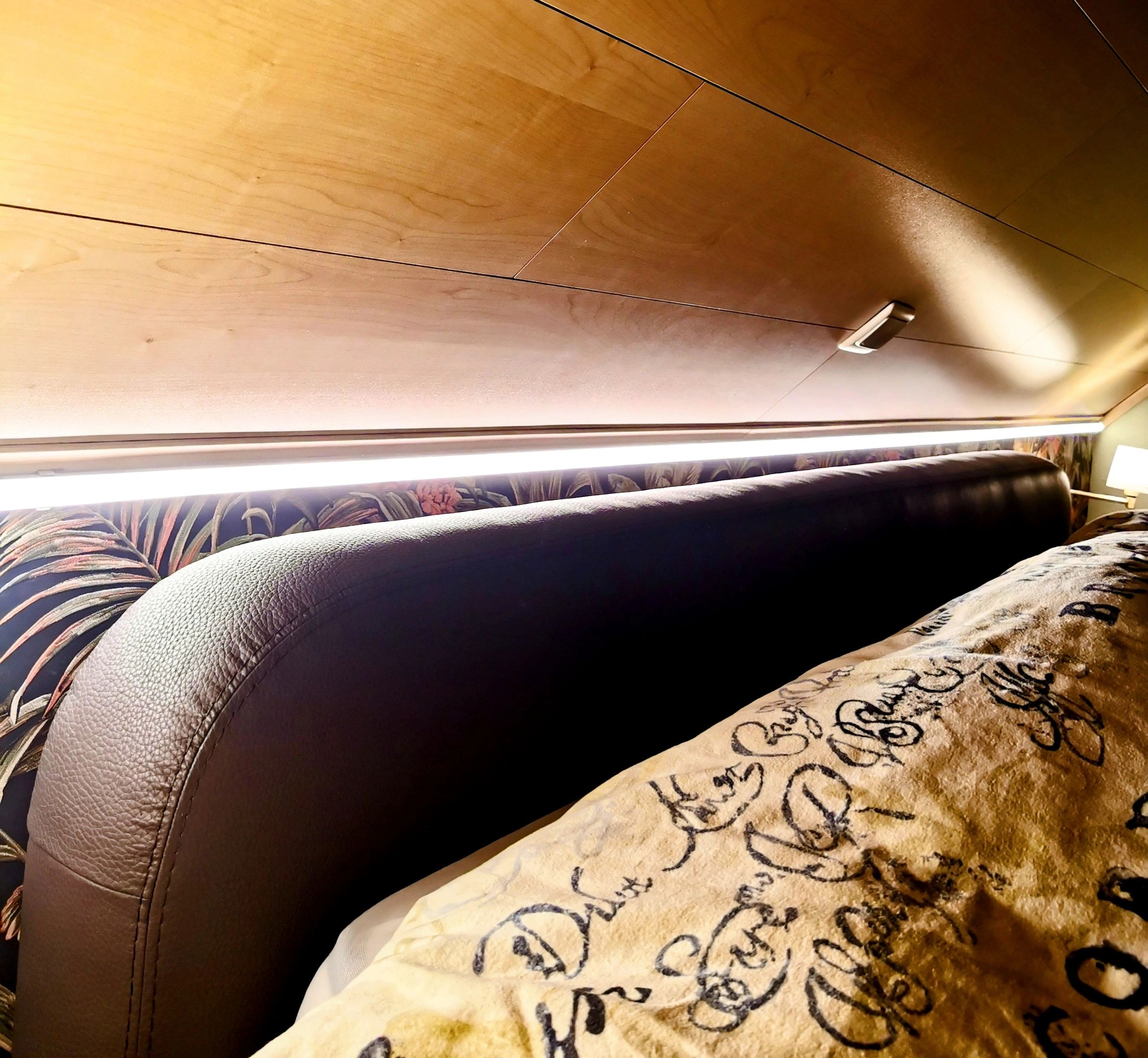 Aluminium ledstrip profiel opbouw 2M - 7 mm hoog - compleet met afdekkap