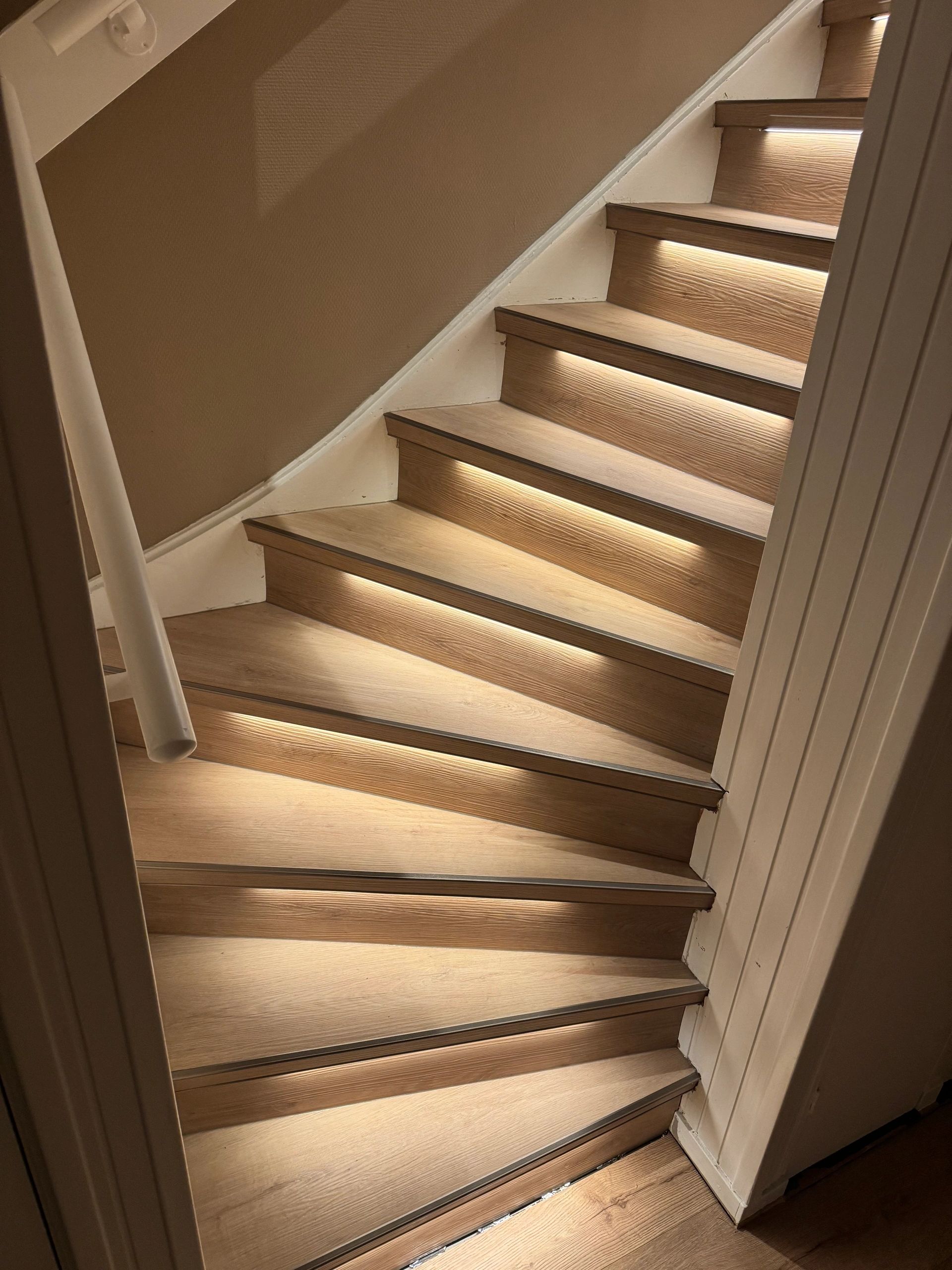 Trapverlichting COB led strip Warm Wit 50 CM – Complete set inclusief profiel