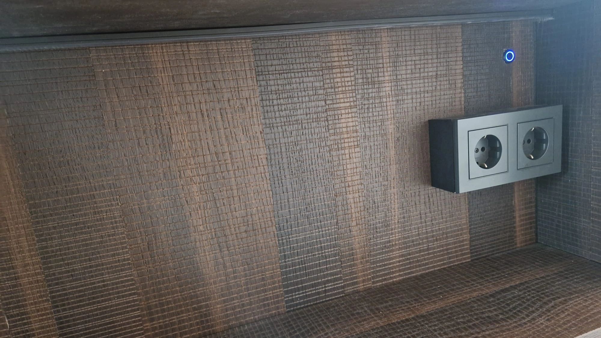 Aluminium ledstrip profiel zwart opbouw 4M - 7 mm hoog - compleet met afdekkap